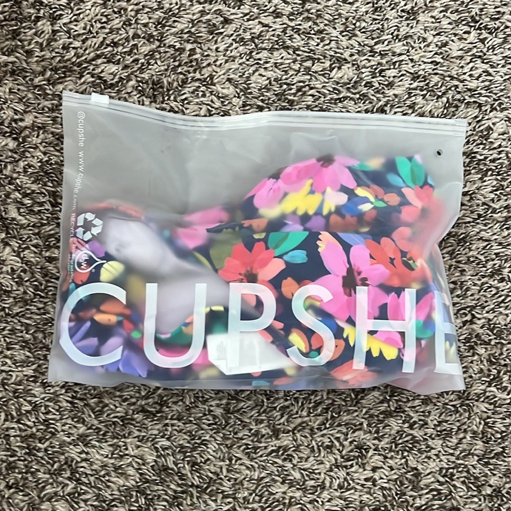 Brand new never worn CUPSHE size small bathing suit - Picture 4 of 5